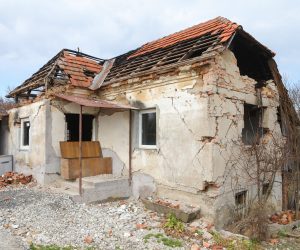 27.02.2021., Glina - U Majskim Poljanama, u organizaciji Mitropolije zagrebacko - ljubljanske SPC-a i Srpskog narodnog vijeća (SNV), njegova Svetost patrijarh srpski Gospodin Porfirije i episkop gornjokarlovacki Gospodin Gerasim posjetili su stanovnike Banije koji su nastradali u prosinackom potresu. 
Photo: Tomislav Miletic/PIXSEL