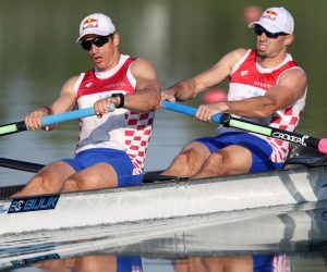 27.04.2020., Zagreb, SRC Jarun - Olimpijski pobjednici Valent i Martin Sinkovic u dvojcu bez kormilara ponovno na treningu na  vodi nakon sestotjedne pauze. Iz epidemioloskih razloga i u sklopu sportskog centa Jarun sportasima je bilo zabranjeno trenirati pa su ponajbolji svjetski veslaci s odusevljenjem docekali odluku Vlade RH i Nacionalnog stozera Civilne zastite o otvaranju sportskih objekata za sportase prve i druge kategorije.
Photo: Igor Kralj/PIXSELL