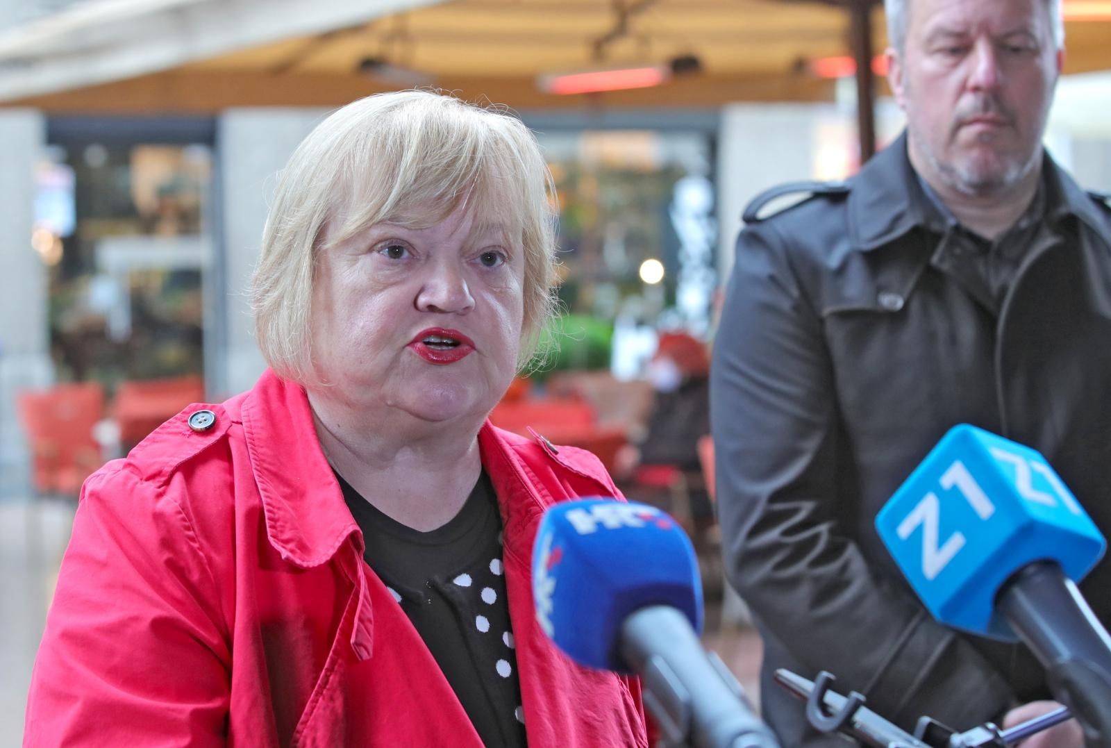 27.04.2021., Zagreb - Varsavska ulica. Kandidatkinja GLAS-a za gradonacelnicu Zagreba Anka Mrak-Taritas odrzala je konferenciju za novinare o uvodjenju gradjanskog odgoja u zagrebacke skole. Photo: Sanjin Strukic/PIXSELL