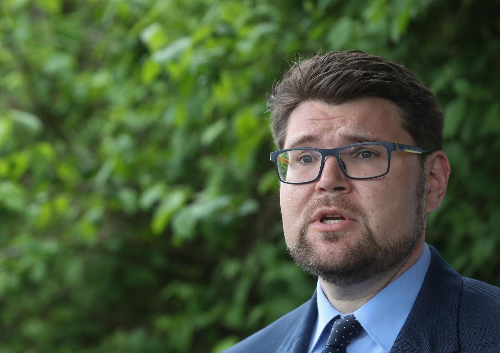 28.04.2021., Zagreb - Josko Klisovic (SDP) u pratnji predsjednika stranke Pedje Grbina i simpatizera predao je izbornom povjerenstvu potpise za kandidaturu za gradonacelnika Zagreba. Photo: Zeljko Lukunic/PIXSELL