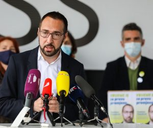 28.04.2021., Zagrebacki velesajam, Zagreb - Kandidat za gradonacelnika Tomislav Tomasevic sa koalicijskim partnerima predao je kandidacijske liste, te se obratio novinarima.
Photo: Jurica Galoic/PIXSELL