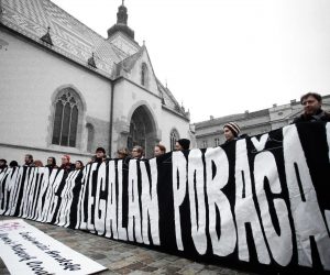 28.11.2014., Zagreb - Mirni prosvjed udruge Zenska mreza na Markovom trgu pod nazivom Necemo natrag na ilegalni pobacaj. Clanice udruge i aktivisti ukazuju na slucajeve u kojima doktori u javnim bolnicama odbijaju izvrsiti prekid trudnoce na zahtjev pacijentice, te im na taj nacin uskracuju zakonsko pravo. Photo: Grgur Zucko/PIXSELL