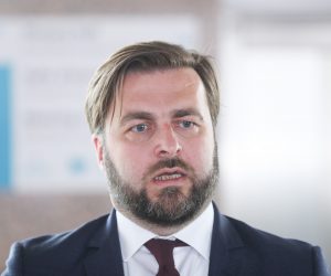 29.04.2021., Zagreb - Ministar gospodarstva i odrzivog razvoja Tomislav Coric dao je izjavu medijima prije pocetka sjednice Vlade Republike Hrvatske u Nacionalnoj i sveucilisnoj knjiznici. Photo: Zeljko Lukunic/PIXSELL
