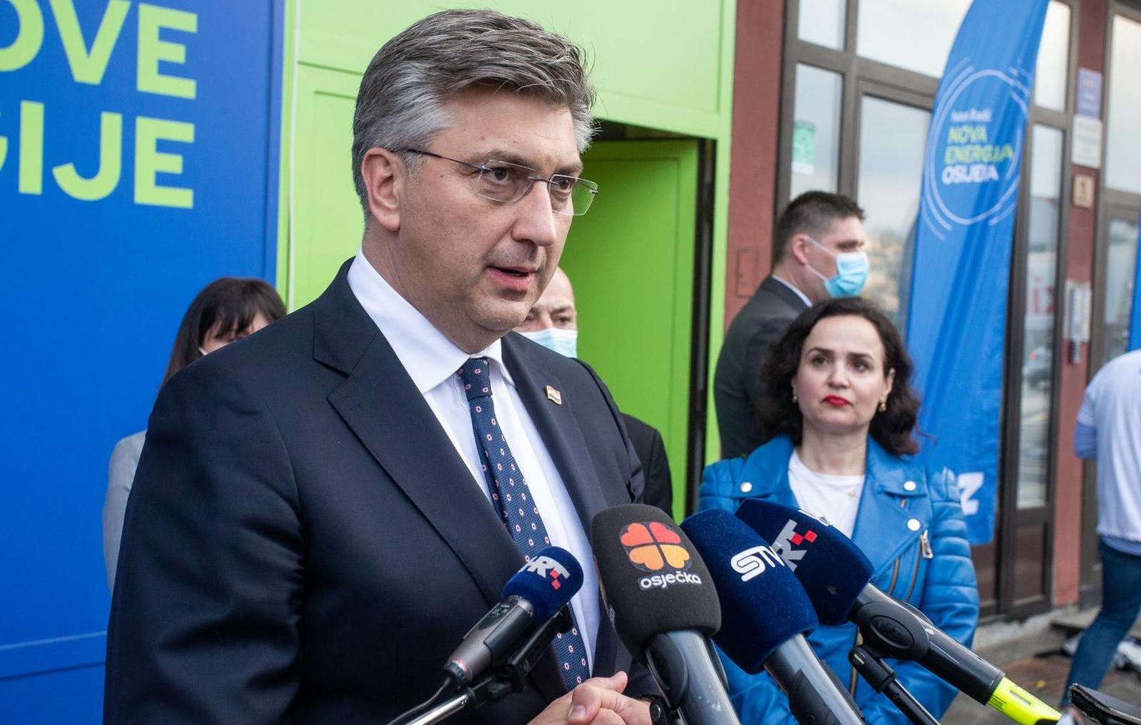 29.04.2021.,Osijek - Dolazak premijera i predsjednika HDZ-a Andreja Plenkovica u posjet zupanijskoj organizaciji HDZ-a , Premijer Andrej Plenković se sastao sa potpredsjednikom HDZ-a i predsjednikom zupanijske organizacije HDZ-a OBZ Ivanom Anusicem i suradnicima. Photo: Davor Javorovic/PIXSELL