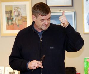 29.12.2016., Vodice - U gradskoj knjiznici odrzana je tribina Nogomet, politika i drustvo u Hrvatskoj. Gost tribine bio je Drazen Lalic, profesor na Fakultetu politickih znanosti u Zagrebu i jedan od poznatijih sociologa u Hrvatskoj. 
Photo: Dusko Jaramaz/PIXSELL