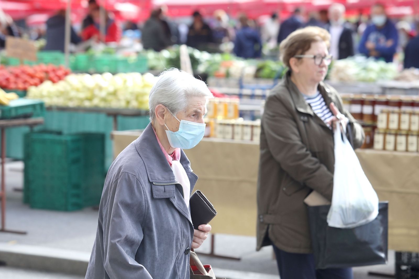 30.04.2021., Zagreb - Samo dan prije pocetka sluzbene predizborne kampanje za lokalne izvore 2021., danas pocinje isplata jednokratnog novcanog primanja korisnicima mirovine radi ublazavanja posljedica uzrokovanih epidemijom bolesti COVID-19. 
Jednokratno novcano primanje u prvoj isplati dobit ce 652 341 korisnik mirovine ostvarene u Republici Hrvatskoj u obveznom mirovinskom osiguranju, koji imaju prebivalište u Republici Hrvatskoj, i za to je osigurano 423.944.500,00 kuna iz drzavnog proracuna.
Photo: Patrik Macek/PIXSELL