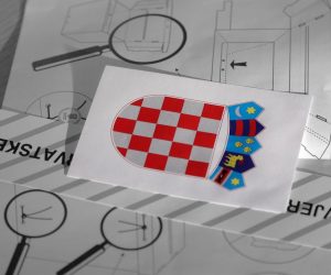30.05.2021., Sibenik - U Sibeniku su otvorena biracka mjesta na kojima se u drugom krugu bira gradonacelnik i zupani Sibenika i sibensko-kninske zupanije.
Photo: Dusko Jaramaz/PIXSELL