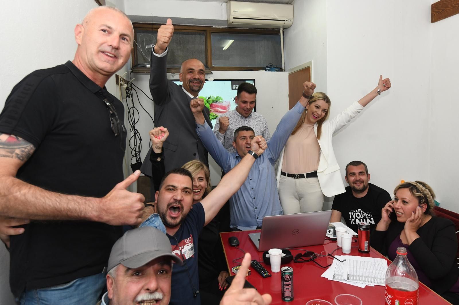 30.05.2021., Knin - Izborni stozer u drugom krugu izbora nezavisnog kandidata za zupana Sibensko-kninske zupanije Marka Jelica. Photo: Hrvoje Jelavic/PIXSELL