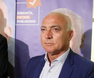 30.05.2021., Sibenik - Izborni stozer u drugom krugu lokalnih izbora HDZ-ovih kandidata za zupana Sibensko-kninske zupanije Gorana Pauka i kandidata za gradonacelnika Sibenika Zeljka Burica.
Photo: Dusko Jaramaz/PIXSELL
