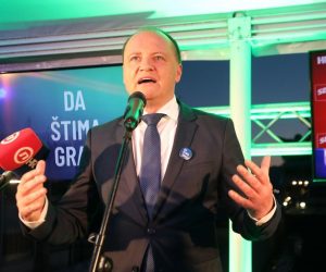 30.05.2021., Rijeka - Izborni stozer u drugom krugu lokalnih izbora nezavinsog kandidata za gradonacelnika Rijeke Davora Stimca u satoru postavljenom na lukobranu Molo Longo. Photo: Goran Kovacic/PIXSELL