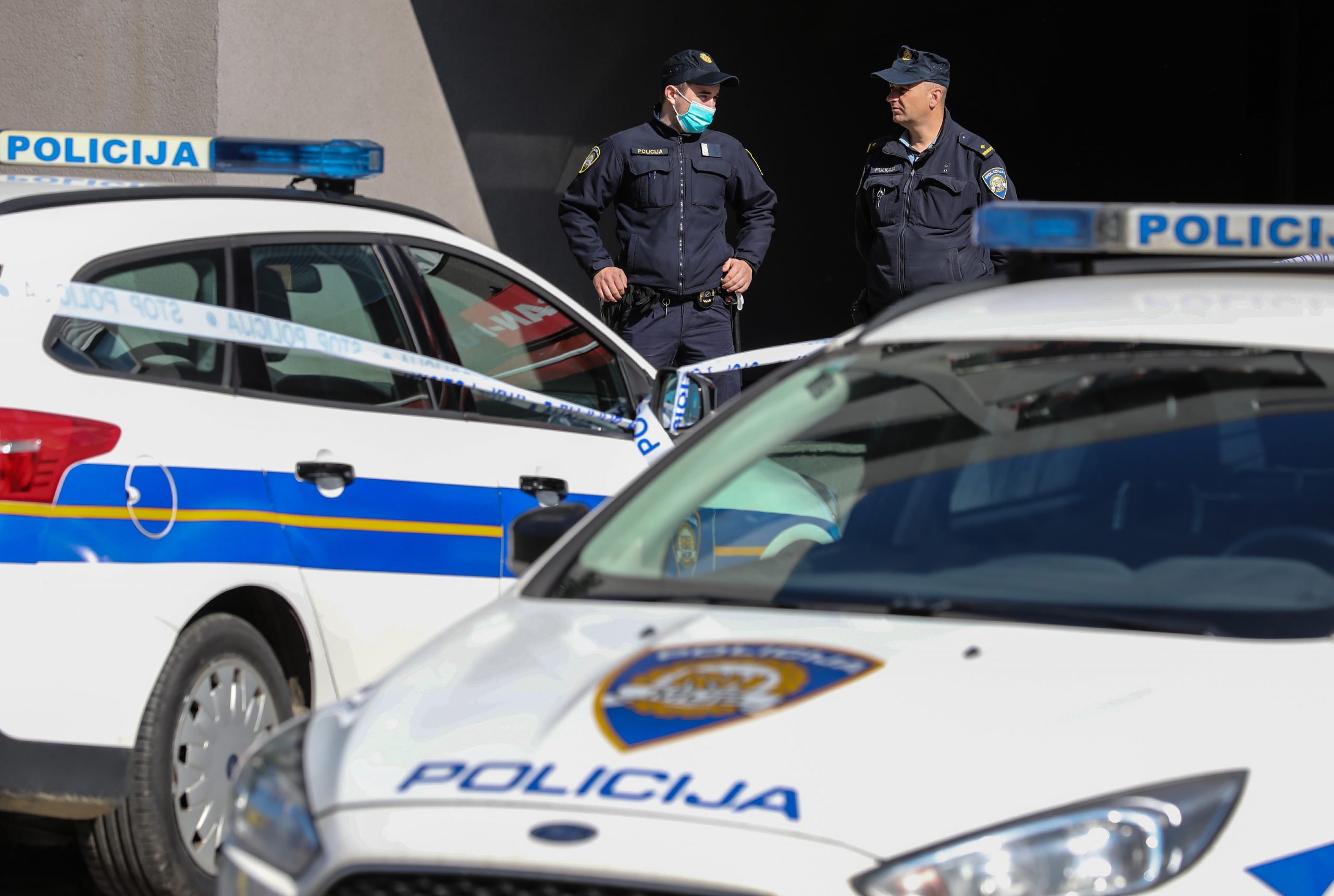 31.05.2021., Zagreb - U jednom od stanovu u stambenoj zgradi na Lanistu doslo je do eksplozije u ranim jutarnjim satima. Jedan stan i lift na trecem katu jace su osteceni te je jedna osoba ozlijedjena. Photo: Jurica Galoic/PIXSELL