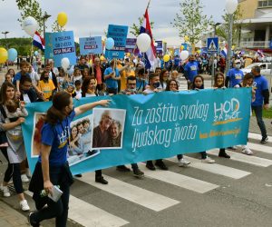 Slavonski Brod, 22.05.2021. - Ulicama Slavonskog Broda prošla povorka 6. nacionalni Hod za život, obitelj i Hrvatsku, ove godine pod geslom: Za zaštitu svakog ljudskog života - bez diskriminacije!
foto HINA/ ml