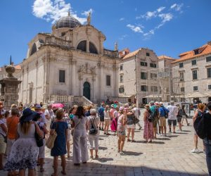 15.06.2021., Stara gradska jezgra, Dubrovnik - Sve brojnije grupe gostiju u gradu. Prava sezona pocinje.
Photo: Grgo Jelavic/PIXSELL