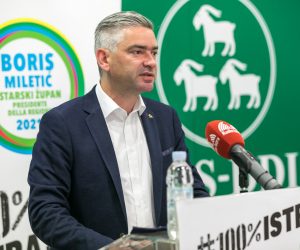 Pula, 11.05.2021 - DS-ov kandidat za upana Boris Miletiæ u utorak je u Puli u cijelosti predstavio  program "100% Istra" s kljuènim projektima za Istru istaknuvi da je fokus programa na napretku i inovacijama, od potpune digitalizacije javnih usluga do potpunog prometnog povezivanja i gospodarskog rasta. foto HINA/ Daniel SPONZA/ ik