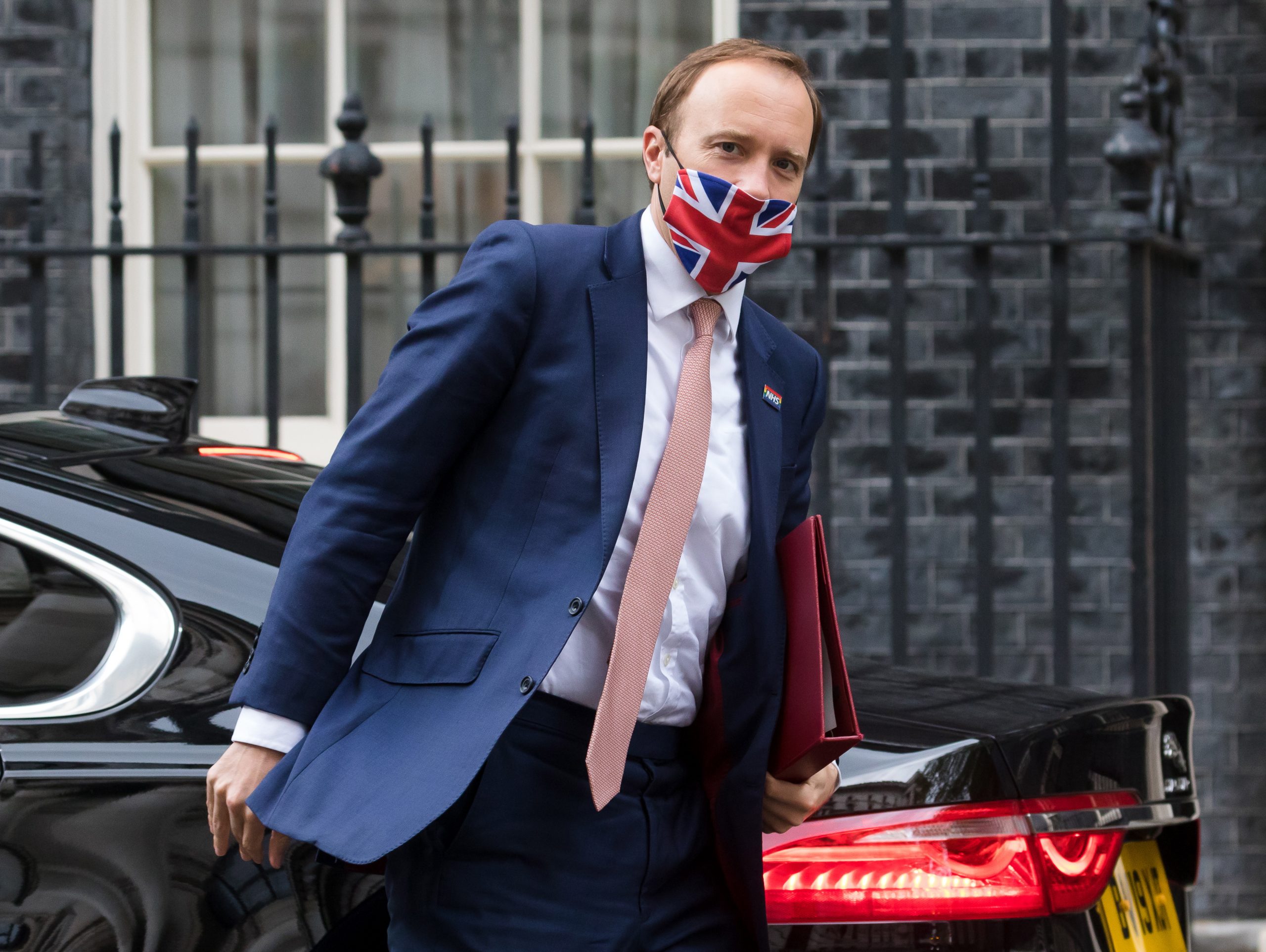 epa09231527 British Health Secretary Matt Hancock arrives in Downing Street ahead of a press conference in London, Britain, 27 May 2021. Prime Minister Johnson has rejected claims by his former closest adviser Dominic Cummings that government mistakes led to thousands of extra Covid deaths. Hancock, who was accused by Cummings of lying about his handling of the pandemic claims the allegations are false.  EPA/VICKIE FLORES