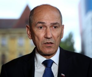 Zagreb, 29.05.2021 - Predsjednik hrvatske Vlade Andrej Plenkovic i predsjednik slovenske Vlade Janez Jana prisustvovli su svecanom koncertu u povodu obiljeavanja Dana dravnosti u Hrvatskom narodnom kazalitu. Na slici Janez Jana.
foto HINA/ Damir SENCAR/ ds