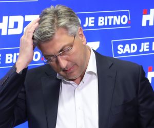 Zagreb, 30.05.2021.- Središnjica stranke HDZ-a gdje članovi vodstva dočekuju rezultate lokalnih izbora. Na fotografiji Andrej Plenković komentira rezultate za lokalne izbore.
foto HINA/ Admir BULJUBAŠIĆ/ abu