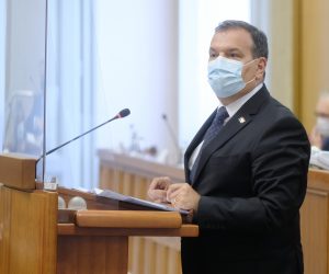 Zagreb, 01.06.2021 - Rasprava u Hrvatskom saboru o Prijedlogu za pokretanje pitanja povjerenja Viliju Berošu, ministru zdravstva u Vladi Republike Hrvatske.
Na fotografiji Vili Beroš.
foto HINA/ Edvard ŠUŠAK/ es