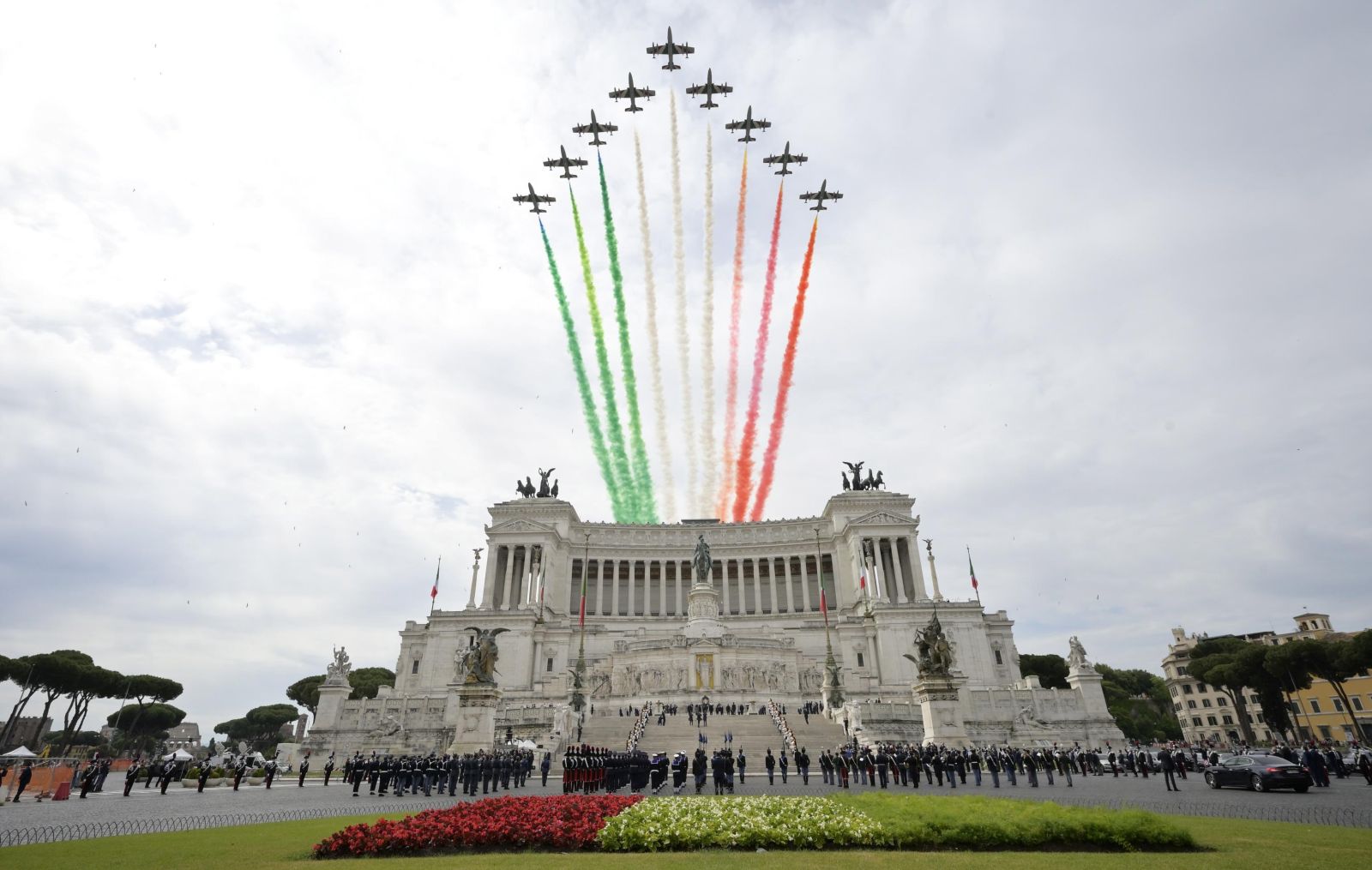 epa09242344 The Frecce Tricolori acrobatic team flies over the Milite Ignoto (Unknown Soldier) Monument at Venezia square for the celebrations of Republic Day, in Rome, Italy, 02 June 2021. The anniversary marks the proclamation of the Italian Republic in 1946.  EPA/FABIO FRUSTACI