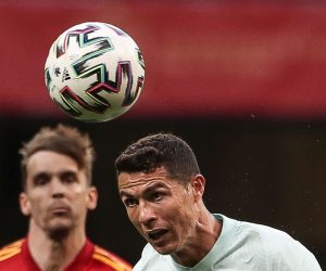epa09248465 Spain's Diego Llorente (L) iin action against Portugal's Cristiano Ronaldo during the international friendly soccer match between Spain and Portugal at Wanda Metropolitano stadium in Madrid, Spain, 04 June 2021.  EPA/MARIO CRUZ