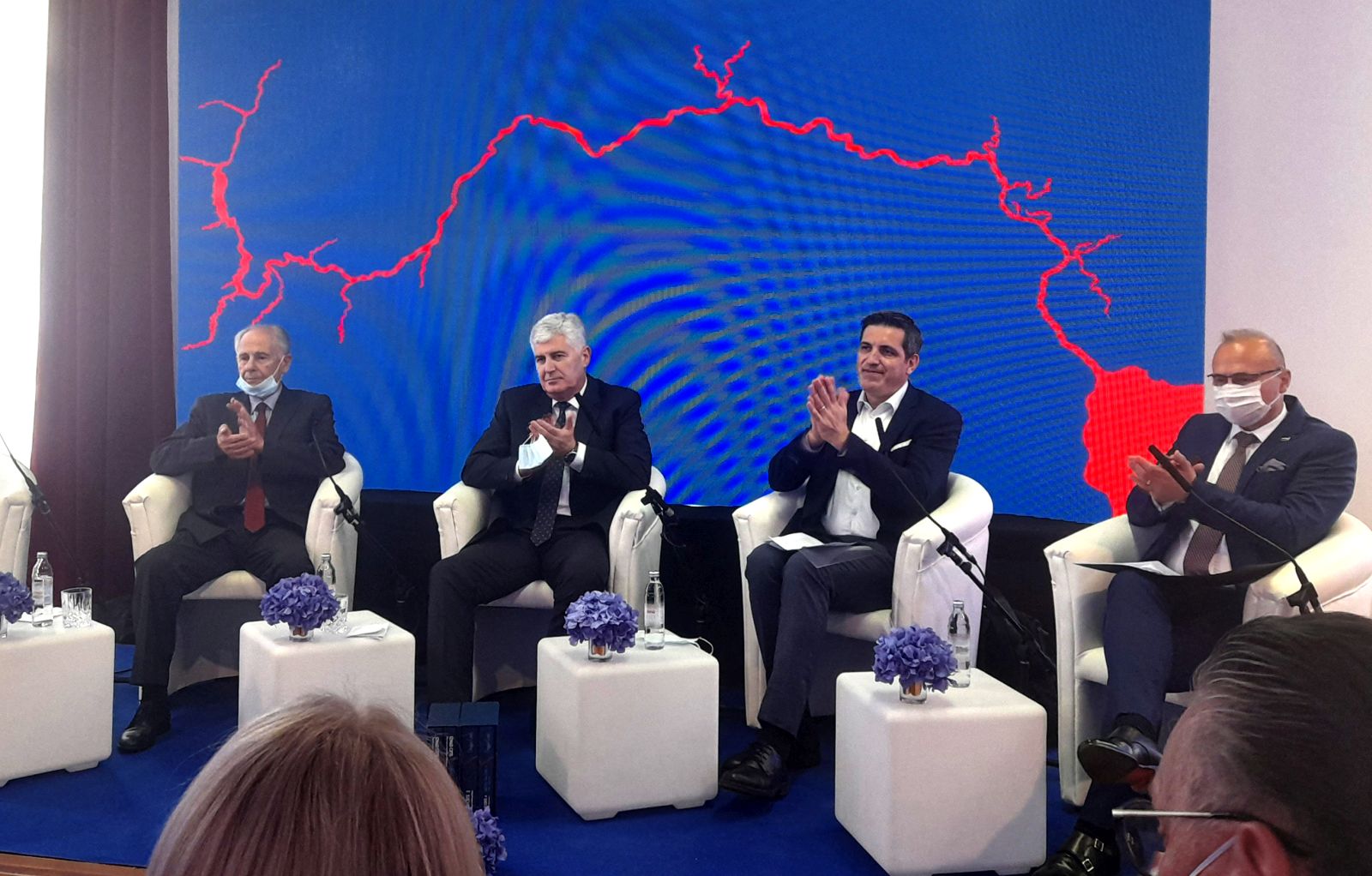 Split, 05.06.2021. - Ministar vanjskih i europskih poslova Gordan Grlić Radman (D) sudjelovao je na konferenciji "Lijepa zemlja Bosna i Hercegovina” u Splitu.
foto HINA/ Žaklina JURIĆ/ ml