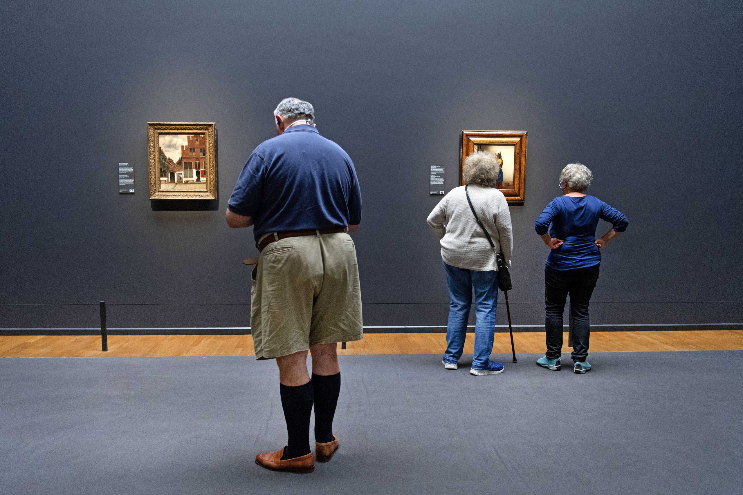 epa09248941 The first visitors to the Rijksmuseum in Amsterdam, the Netherlands, 05 June 2021. Dutch museums can open again after almost six months of closure, after the easing of coronavirus measures. No entrance tests are required, but interested parties should reserve a time to prevent too many people from entering at the same time.  EPA/OLAF KRAAK