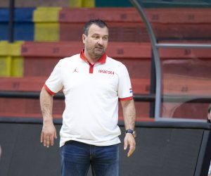 Split, 06.06.2021 - Odigrana je prijateljska utakmica hrvatske ženske košarkaške reprezentacije protiv reprezentacije Grčke u sklopu priprema za nastup na Europskom prvenstvu. Na fotografiji trener Stipe Bralić.
foto HINA/ Miroslav LELAS/ lm