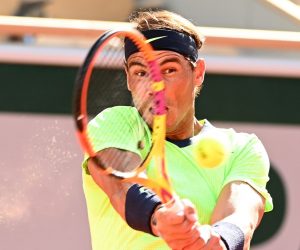 epa09253405 Rafael Nadal of Spain in action during the 4th round match against Jannik Sinner of Italy at the French Open tennis tournament at Roland Garros in Paris, France, 07 June 2021.  EPA/CAROLINE BLUMBERG