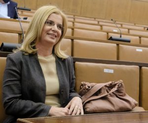 Zagreb, 08.06.2021 - Sjednica saborskog Odbora za pravosuđe na temu "Izbor predsjednice/predsjednika Vrhovnog suda Republike Hrvatske, prijave kandidata (mišljenje - traži se) - podnositelj: Ured predsjednika Republike Hrvatske; predstavljanje programa i razgovor s kandidatima".
Na fotografiji Zlata Đurđević.
foto HINA/ Edvard ŠUŠAK/ es