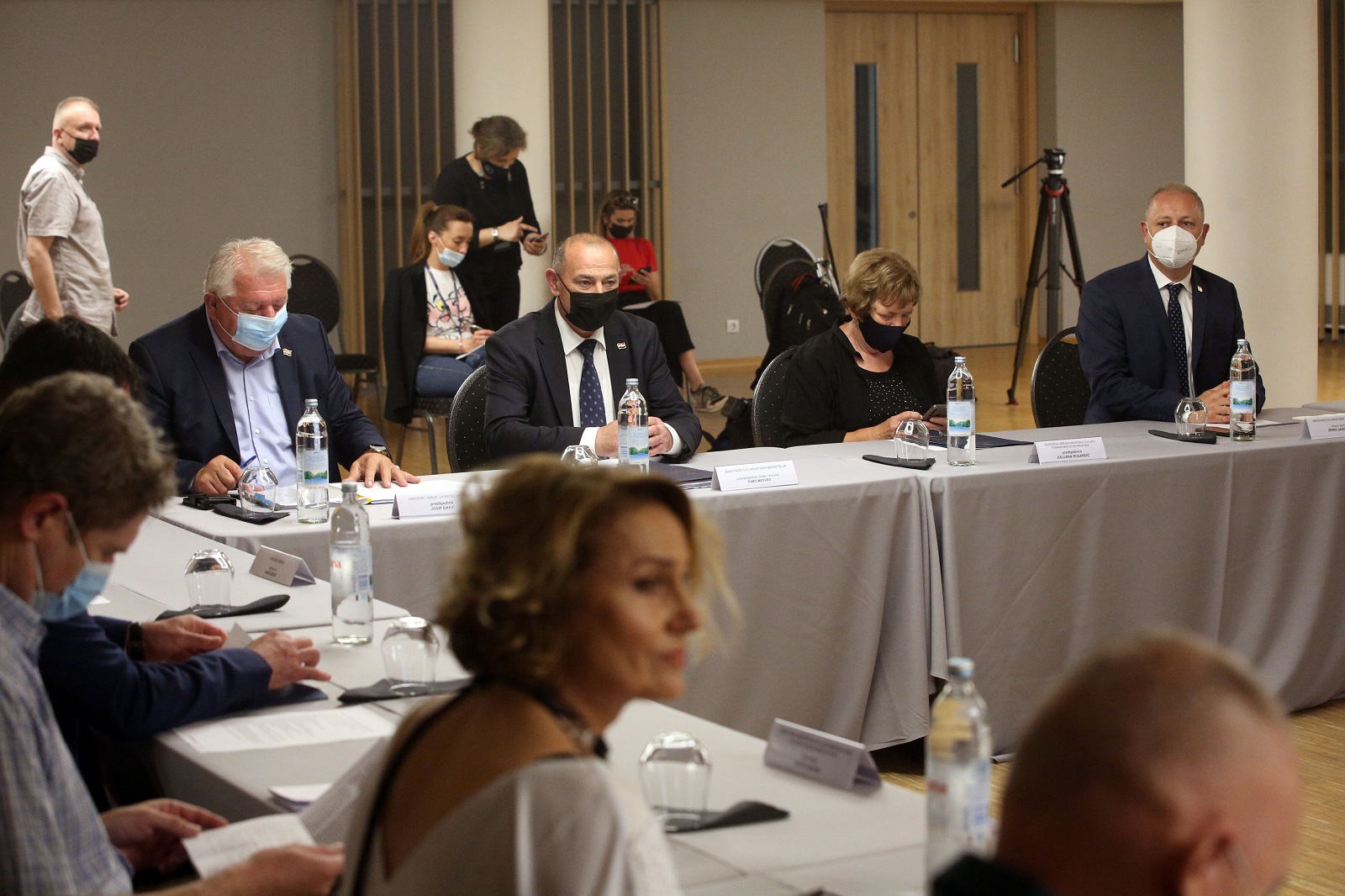 Zagreb, 8.6.2021 - U organizaciji Zajednice udruga hrvatskih civilnih stradalnika iz Domovinskog rata Hrvatske, održan je okrugli stol pod nazivom "Zašto je važan Zakon o civilnim stradalnicima iz Domovinskog rata?". Na slici Josip Đakić, Tomo Medved, Julijana Rosandić i Špiro Janović.
Foto HINA/ Dario GRZELJ/ dag