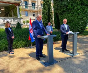 Ljubljana, 09.06.2021. - Ministri unutarnjih poslova Hrvatske i Slovenije, Davor Božinović i  Aleš Hojs, razgovarali su u srijedu u Portorožu o predstojećem slovenskom predsjedanju Vijećem EU-a, ali i o aktualnim pitanjima, prije svega o režimu prijelaza granice u vrijeme dok pandemija Covida-19 nije još savladana. foto HINA/ MUP/ ml