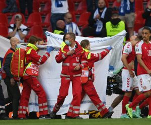 epa09265391 Christian Eriksen (hidden) of Denmark is carried from the pitch during the UEFA EURO 2020 group B preliminary round soccer match between Denmark and Finland in Copenhagen, Denmark, 12 June 2021.  EPA/Stuart Franklin / POOL (RESTRICTIONS: For editorial news reporting purposes only. Images must appear as still images and must not emulate match action video footage. Photographs published in online publications shall have an interval of at least 20 seconds between the posting.)