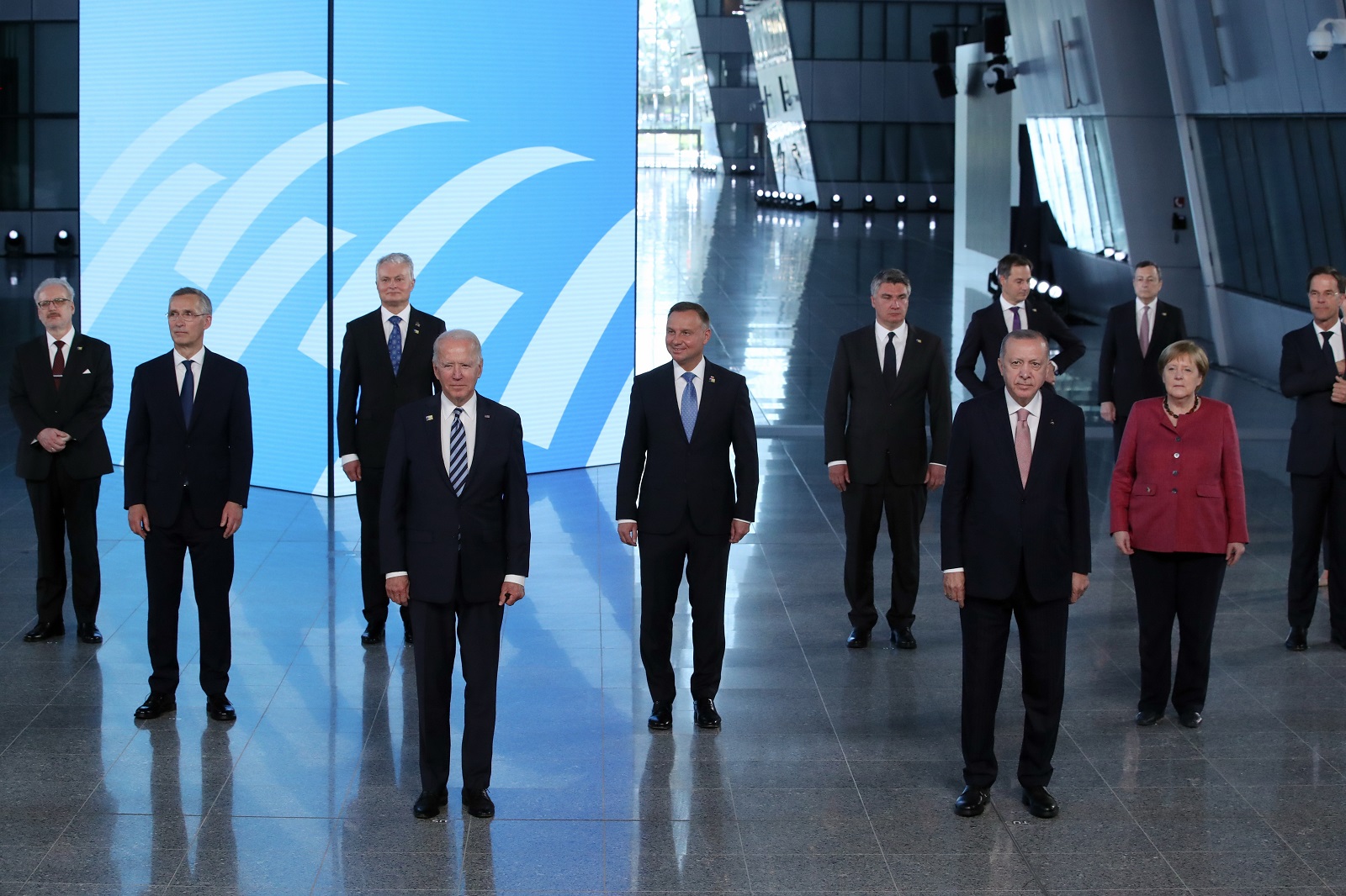 epa09270011 NATO heads of the states and governments pose for a family photo during the NATO summit at the Alliance's headquarters, in Brussels, Belgium, 14 June 2021.  EPA/YVES HERMAN / POOL