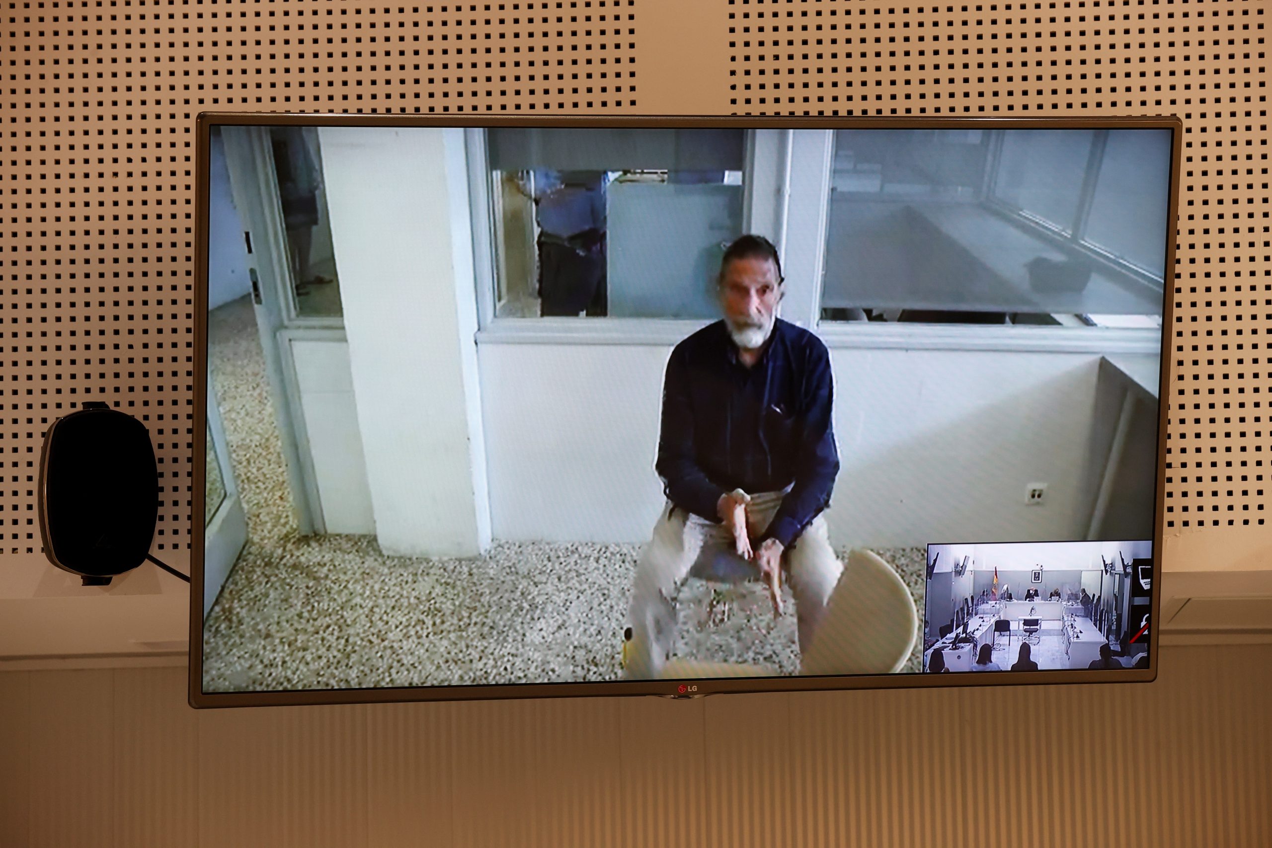 epa09272368 John McAfee, creator of the famous commercial antivirus software McAfee, appears via videoconference during his extradition hearing at Audiencia Nacional court, in Madrid, Spain, 15 June 2021. The USA requested his extradition for allegedly hiding huge revenues between 2014 and 2018.  EPA/CHEMA MOYA / POOL