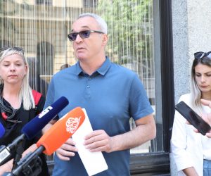 Zagreb, 15.06.2021.- Hrvatsko novinarsko društvo (HND) i Sindikat novinara Hrvatske (SNH) održali su konferenciju za medije na kojoj su upozorili na "sramotno ponašanje Uprave Glasa Istre koja je iz odmazde odlučila uručiti izvanredne otkaze novinarkama i novinarima te medijske kuće nakon što su dramatičnim pismom upozorili javnost na neprofesionalnu uređivačku politiku Glasa Istre u predizbornoj kampanji u korist IDS-a Hrvoje Zovko.
foto HINA/ Admir BULJUBAŠIĆ/ abu
