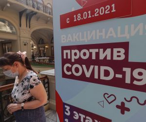 epa09282549 A woman stands in line waiting to receive an injection of Russia's Sputnik V Gam-COVID-Vac vaccine against the coronavirus COVID-19 at the vaccination point at the State Department Store GUM in Moscow, Russia, 18 June 2021. Over the past 24 hours, 9,056 cases of COVID-19 coronavirus infection have been detected in Moscow, which has become a new absolute record since the beginning of the pandemic.  Mass entertainment events with more than 1,000 participants are prohibited in Moscow, while dance floors and fan zones for football fans are being closed.  EPA/SERGEI ILNITSKY