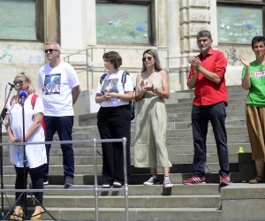 Pula, 19.6.2021.- Gotovo tisuæu graðana na skupu Podrimo novinare Glasa Istre u sreditu Pule na Portarati dalo je podrku otputenim novinarima regionalnog dnevnog lista. 
foto HIINA/ HND/ ua