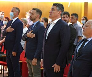 Popovaèa, 21.06.2021 - Predsjednik Republike Zoran Milanoviæ sudjelovao je u ponedjeljak, 21. lipnja u Popovaèi na sveèanoj sjednici Gradskog vijeæa Grada Popovaèe u povodu obiljeavanja Dana grada i blagdana sv. Alojzija Gonzage.

foto HINA/Ured predsjednika Republike Hrvatske / Tomislav Buljeta/ ik