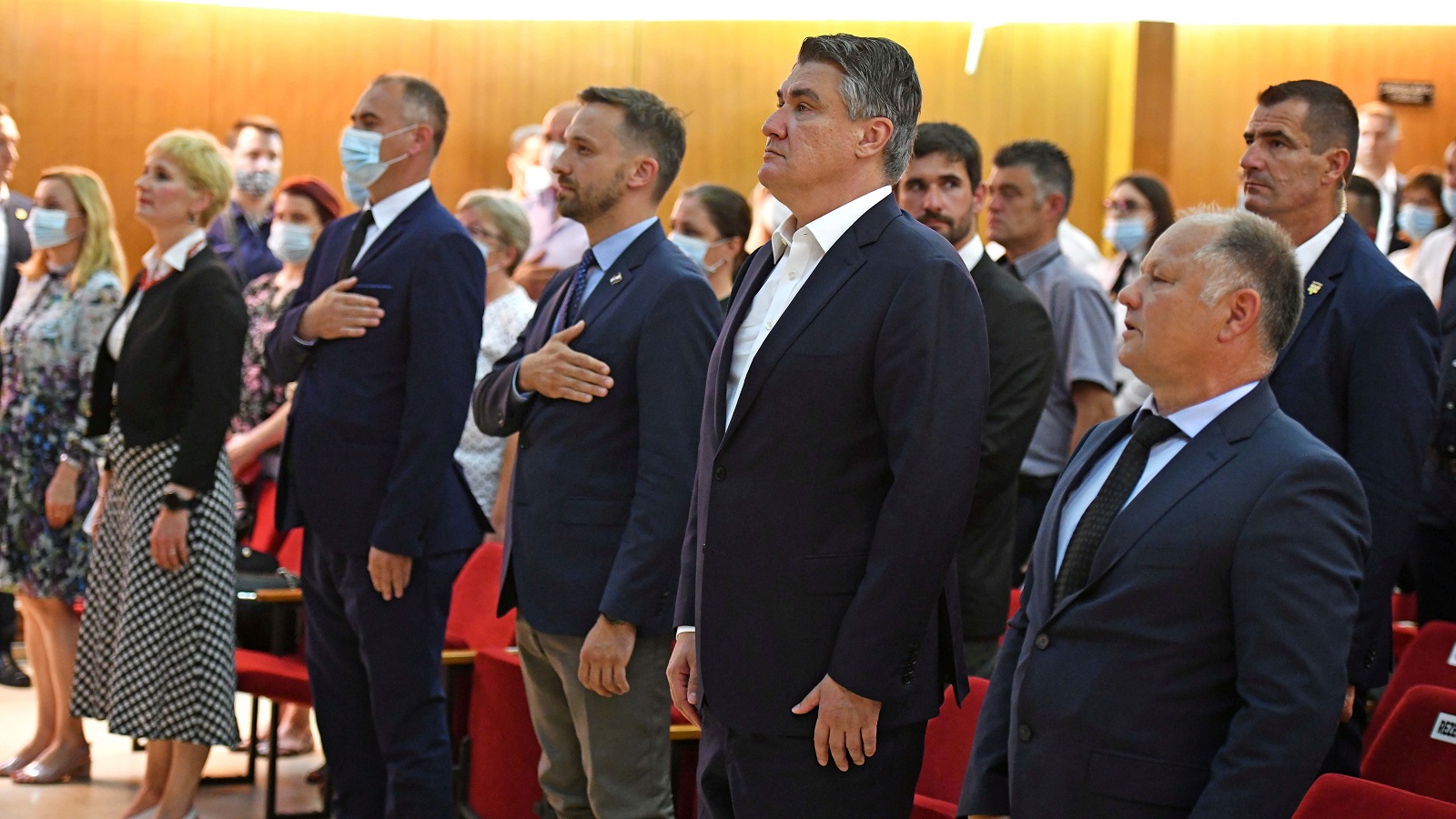 Popovaèa, 21.06.2021 - Predsjednik Republike Zoran Milanoviæ sudjelovao je u ponedjeljak, 21. lipnja u Popovaèi na sveèanoj sjednici Gradskog vijeæa Grada Popovaèe u povodu obiljeavanja Dana grada i blagdana sv. Alojzija Gonzage.

foto HINA/Ured predsjednika Republike Hrvatske / Tomislav Buljeta/ ik