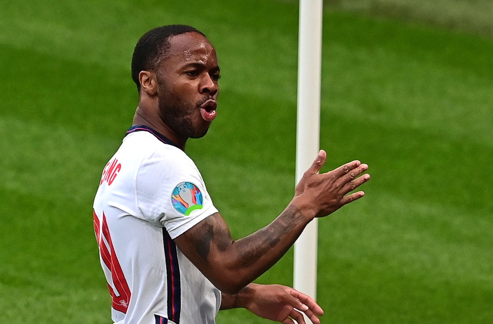 epa09294081 Raheem Sterling of England celebrates after scoring the 1-0 lead during the UEFA EURO 2020 group D preliminary round soccer match between the Czech Republic and England in London, Britain, 22 June 2021.  EPA/Neil Hall / POOL (RESTRICTIONS: For editorial news reporting purposes only. Images must appear as still images and must not emulate match action video footage. Photographs published in online publications shall have an interval of at least 20 seconds between the posting.)