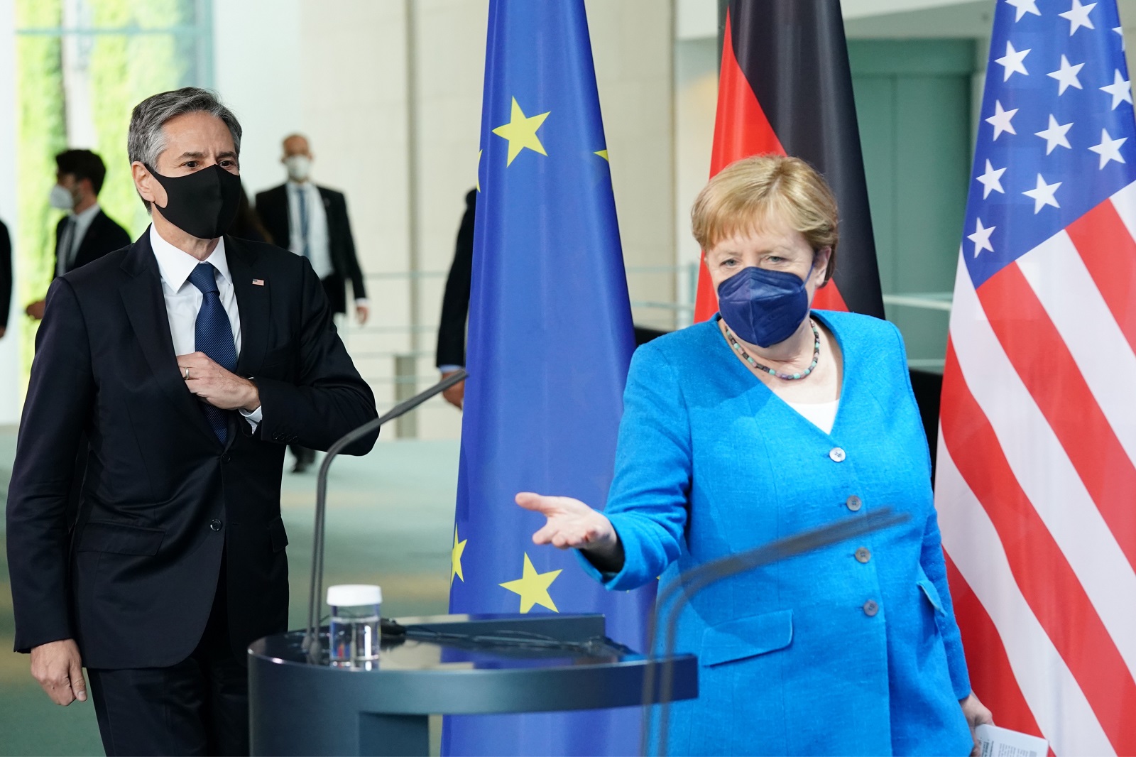 epa09295565 German Chancellor Angela Merkel (R) and US Secretary of State Antony Blinken arrive for a joint press conference at the Chancellery in Berlin, Germany, 23 June 2021. US Secretary of State Antony Blinken visits Berlin on the occasion of his participation in the 2nd Berlin Libya Conference.  EPA/CLEMENS BILAN / POOL