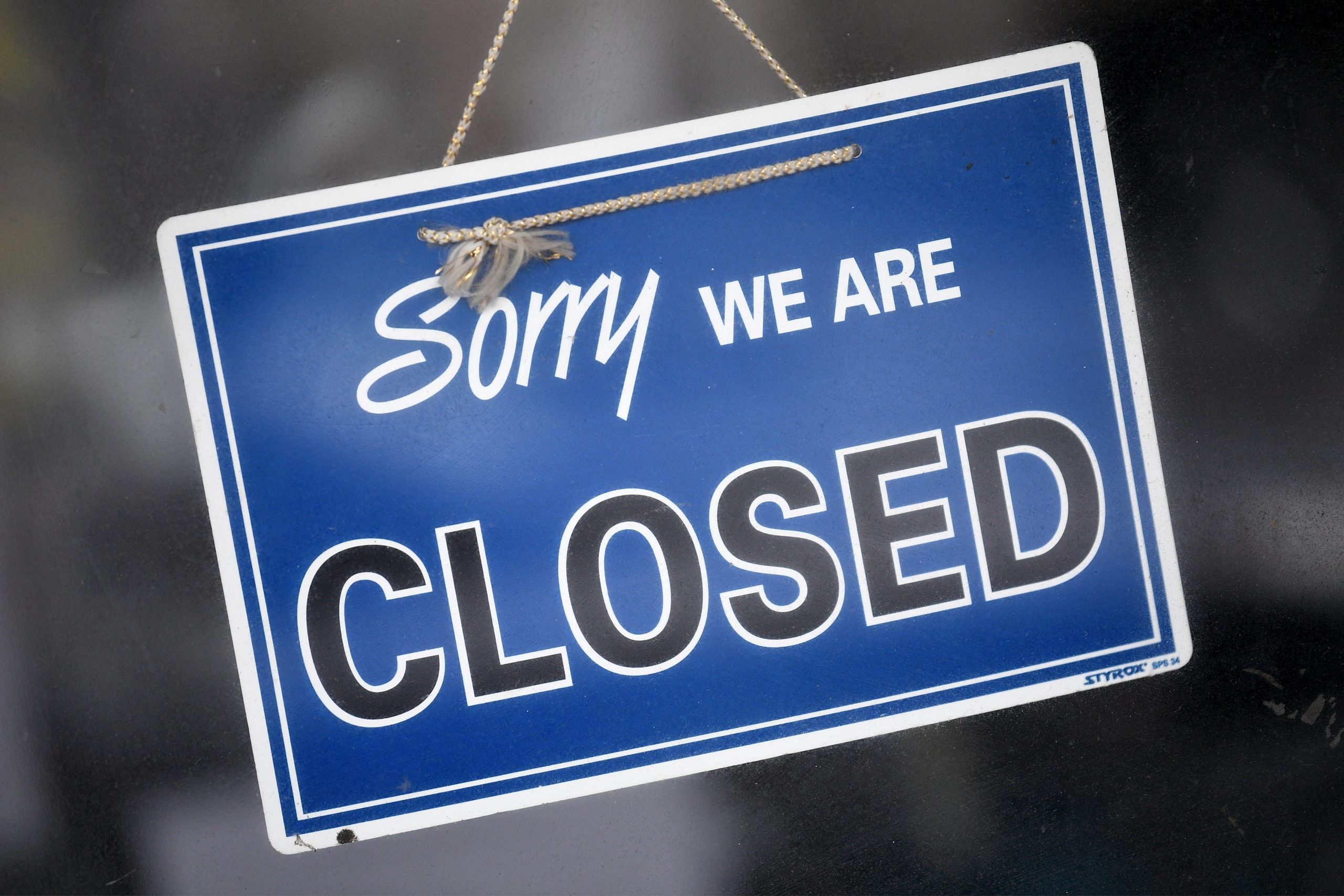 epa09300482 A view of a 'closed' sign at the entrance of a Sandringham Dry Cleaners in Sandringham, Melbourne, Victoria, Australia, 25 June 2021. Victoria has announced a further easing of its COVID-19 restrictions, with a raft of changes to come into effect from 11.59pm on 24 June.  EPA/JAMES ROSS AUSTRALIA AND NEW ZEALAND OUT