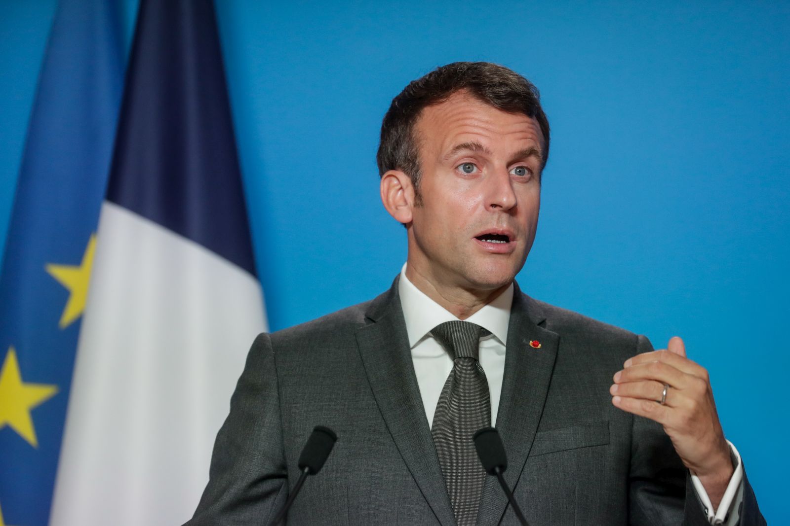 epa09300731 French President Emmanuel Macron gives a press conference at the end of the second day of an EU summit at the European Council building in Brussels, Belgium, 25 June 2021.  EPA/STEPHANIE LECOCQ/ POOL