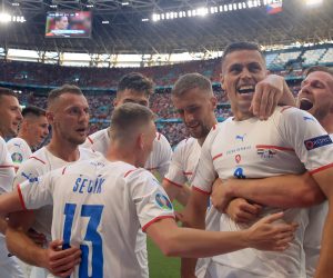 epa09305916 Tomas Holes (2R) of the Czech Republic celebrates scoring the opening goal during the UEFA EURO 2020 round of 16 soccer match between the Netherlands and the Czech Republic in Budapest, Hungary, 27 June 2021.  EPA/Alex Pantling / POOL (RESTRICTIONS: For editorial news reporting purposes only. Images must appear as still images and must not emulate match action video footage. Photographs published in online publications shall have an interval of at least 20 seconds between the posting.)