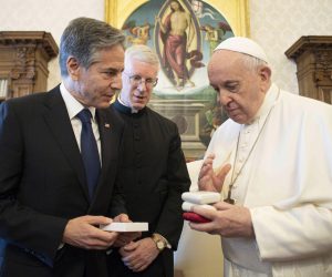 epa09307434 A handout picture provided by the Vatican Media shows Pope Francis (R) and US Secretary of State Antony Blinken (L) during their meeting at the Vatican, Vatican City, 28 June 2021. Blinken is on a week long trip in Europe traveling to Germany, France and Italy.  EPA/VATICAN MEDIA HANDOUT  HANDOUT EDITORIAL USE ONLY/NO SALES