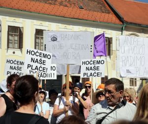 Zagreb, 30.6.2021 - Radnice požeške tvrtke Orljava na Trgu sv. Marka prosvjedom zahtijevaju od Vlade da primi predstavnike sindikata radi razgovora o njihovoj budućnosti. 
Foto HINA/ Dario GRZELJ/ dag