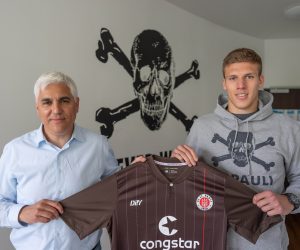 v.l. Sportchef Andreas Bornemann, Jakov Medic
Hamburg, 26.05.2021, Fussball, FC St. Pauli, Neuzugang
