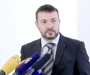 02.06.2021., Zagreb -Zastupnik Arsen Bauk komentirao je u Saboru stanje u vladajucoj koaliciji i sukob premijera Plenkovica sa pojedinim novinarima.  
Photo: Patrik Macek/PIXSELL