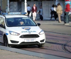 02.06.2021., Zagreb - Trg bana Josipa Jelacica. Idealan dan za setnju glavnim gradskim trgom, Dobitna kombinacija je idealna temperatura uz idealno drustvo. Photo: Sanjin Strukic/PIXSELL