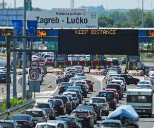 03.06.2021., Zagreb - Guzva na naplatnim kucicama Lucko u smjeru mora. Photo: Zeljko Hladika/PIXSELL